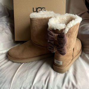NWT - UGG Bailey Corduroy Bow sheepskin boots - chestnut women’s size 9
